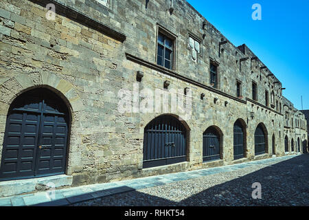 Historischen, mittelalterlichen Gebäuden auf Ippoton Straße in der Stadt von Rhodos in Griechenland Stockfoto