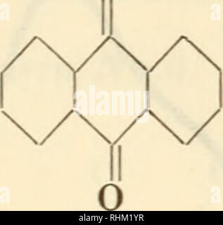 . Biologische Flecken; ein Handbuch über die Art und Verwendungen der Farbstoffe in der biologischen Labor beschäftigt. Flecken und Verfärbungen (Mikroskopie); Flecken und Verfärbungen; Farbstoffe. Kapitel X Sonstige FARBSTOFFE, PIGMENTE, und histo-chemischen Reagenzien 1. Die ANTHRACHINON GRUPPE Die anthrachinon Farbstoffe gehören Derivate von Anthracen, 224 Biologische Flecken durch seine Oxidation Produkt Anthrachinon: O. Diese Farbstoffe zeigen die quinoid Ring, dem wichtigsten Chromophor in fast allen die Farbstoffe in den drei fol-genden Kapiteln besprochen werden; es bildet sehr starke chromogens, die nur die Addit erfordern Stockfoto