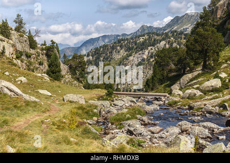 Fluss im Nationalpark der Pyrenäen Stockfoto