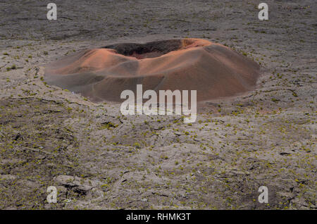 Formica Leo, eine kleine sekundäre Kegel innerhalb der riesigen Caldera des Piton de la Fournaise, ein aktiver Vulkan in Réunion Stockfoto