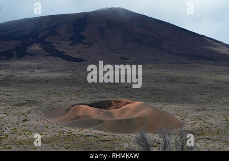 Formica Leo, eine kleine sekundäre Kegel innerhalb der riesigen Caldera des Piton de la Fournaise, ein aktiver Vulkan in Réunion Stockfoto