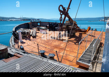 Hikitia ist eine selbstfahrende floating Dampf Kran in Wellington, Neuseeland. Sie ist dafür gedacht, die sich nur auf die Arbeitszeit Dampf Kran ihrer Art werden in Stockfoto