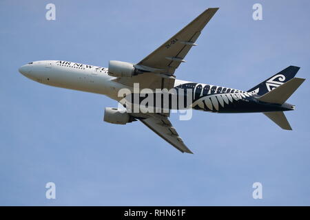 Air New Zealand Boeing 777 Weg vom Flughafen Auckland, Neuseeland Stockfoto