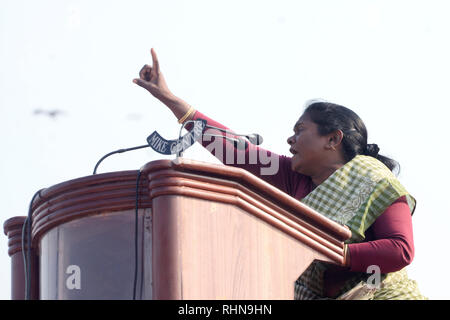 Kolkata, Indien. 03 Feb, 2019. Debolina Menbram Adresse linken vorderen Feuerwehr Rallye vor der Bundestagswahl 2019. Credit: Saikat Paul/Pacific Press/Alamy leben Nachrichten Stockfoto