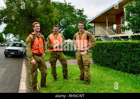 Ein Porträt der Armee tut Not Service arbeiten, Queensland, Australien. Vom 3. Februar 2019. Hochwasser weiter zu verschlechtern, während die Sintflut fortgesetzt und mehr Wasser aus dem prallen Ross River dam freigegeben das Scheitern der Staumauer zu verhindern. Quelle: P&F Fotografie/Alamy leben Nachrichten Stockfoto