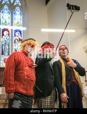 Angaben zum All Saints Church, London, UK, 03. Feb 2019. Der 73. jährliche Grimaldi Erinnerungsservice, einen Dienst an der Kirche, die sich in Angaben zum, nördlich von London ist eine Feier des 18. Jahrhunderts Englische clowns Joseph Grimaldi, sowie ein Abschied vor kurzem verstorbenen clows. Hunderte von britischen und internationalen Clowns besuchen und in der beliebten Veranstaltung teilnehmen. Credit: Imageplotter Nachrichten und Sport/Alamy leben Nachrichten Stockfoto