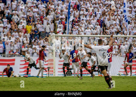 Curitiba, Brasilien. 03 Feb, 2019. PR - Curitiba - 03/02/2019 - Paranaense 2019, Paran Clube Atlético x PR-Vitinho Spieler des Atletico-PR feiert sein Ziel bei einem Spiel gegen Parana Clube im Vila Capanema Stadion für die Meisterschaft 2019. Foto: Gabriel Machado/AGIF AGIF/Alamy Credit: Live-Nachrichten Stockfoto