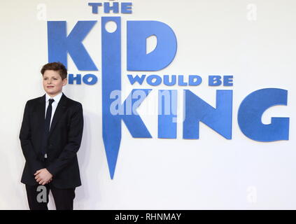 London, Großbritannien. 3 Feb, 2019. Louis Ashbourne Serkis an das Zicklein, das König Galavorstellung im Odeon Luxe Leicester Square sein würde. Credit: Keith Mayhew/SOPA Images/ZUMA Draht/Alamy leben Nachrichten Stockfoto