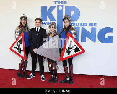 London, Großbritannien. 3 Feb, 2019. Louis Ashbourne Serkis an das Zicklein, das König Galavorstellung im Odeon Luxe Leicester Square sein würde. Credit: Keith Mayhew/SOPA Images/ZUMA Draht/Alamy leben Nachrichten Stockfoto