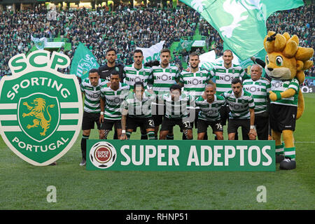 Lissabon, Portugal. 03 Feb, 2019. Aufstellung der Sporting CP Team während der Liga Nrn. 2018/19 Fußball -Match zwischen Sporting CP gesehen vs SL Benfica. (Endstand: Sporting CP 2 - 4 SL Benfica) Credit: SOPA Images Limited/Alamy leben Nachrichten Stockfoto