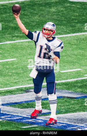 Atlanta, Georgia, USA. 03 Feb, 2019. New England Patriots Quarterback Tom Brady (12) während des Super Bowl LIII zwischen den Los Angeles Rams und die New England Patriots am Sonntag, den 3. Februar 2019 bei Mercedes-Benz-Stadion in Atlanta, GA. Jakob Kupferman/CSM Credit: Cal Sport Media/Alamy leben Nachrichten Stockfoto