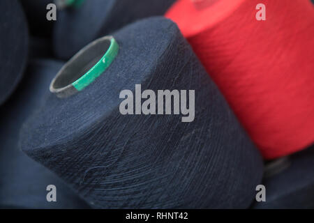 Bunte Garne threads thread Spule spulen Rohre. Background Konzept Bild Stockfoto