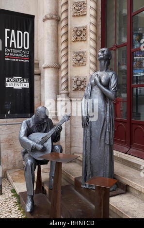 Statuen des Fado Musiker außerhalb der Bahnhof Rossio, Rossio-Platz, Lissabon, Portugal. Stockfoto