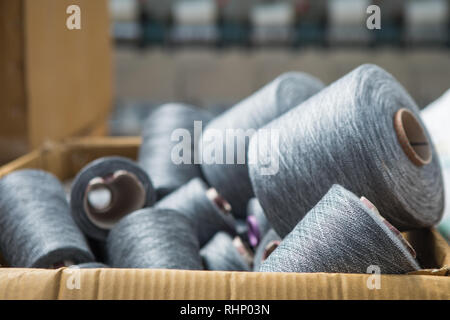 Garn threads thread Spule spulen Rohre. Background Konzept Bild Stockfoto