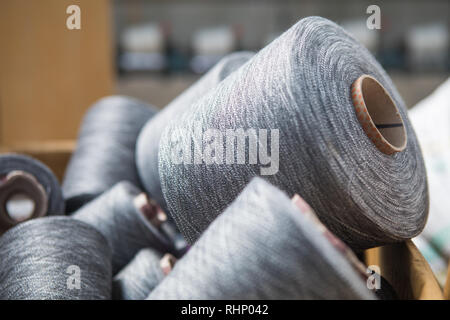 Garn threads thread Spule spulen Rohre. Background Konzept Bild Stockfoto