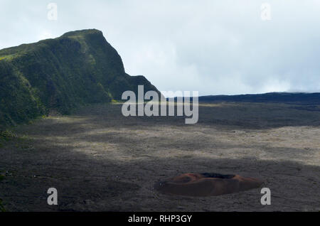 Formica Leo, eine kleine Kegel innerhalb der riesigen Caldera des Piton de la Fournaise, ein aktiver Vulkan in Réunion Stockfoto