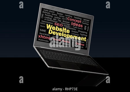Web site Entwicklung Worte collage Seitenansicht auf dem Laptop Bildschirm. Stockfoto