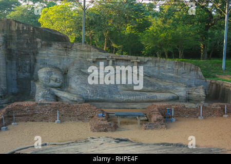 Gal Vihara (oder viharaya) Rock Temple in der antiken Stadt Polonnaruwa, Polonnaruwa Bezirk in der zentralen Provinz, Sri Lanka Stockfoto