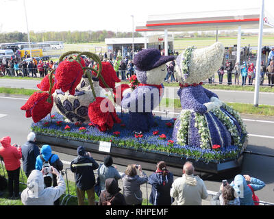 Bloemencorse Blumenkorso in Leiden, Niederlande, in der Nähe des Keukenhofs. Stockfoto