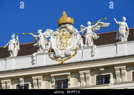 Attika der kaiserlichen Kanzlei Flügel (reichskanzleitrakt), Hofburg in Wien, Österreich Stockfoto