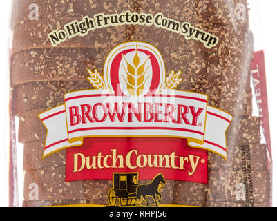 Winneconne, WI-2 Feb 2019: ein Laib Brownberry Dutch Country Vollkornbrot auf einem isolierten Hintergrund Stockfoto