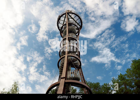 Labanoras Regionalpark Observation Tower, dem höchsten Aussichtsturm in Litauen, in Moletai, Litauen entfernt. Stockfoto