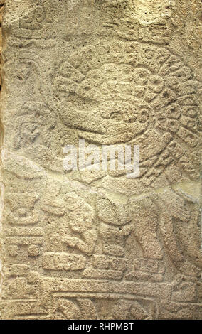 Bas-Relief mit einer Maya Gott, präkolumbianischen Zivilisation der Maya, Mexiko, Nordamerika Stockfoto