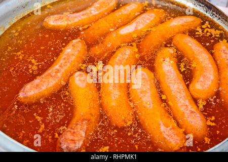 Frisch Würstchen, die zum Verkauf angeboten werden. Stockfoto