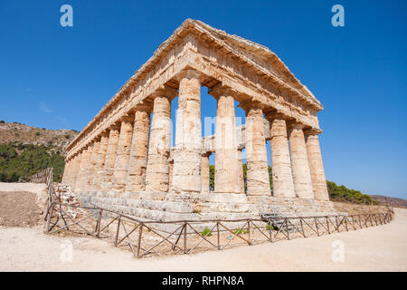 Die Ruinen der antiken griechischen dorische Tempel befindet sich auf der Spitze des Monte Bàrbaro Stockfoto