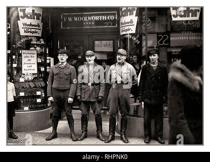 Boykott der 1930er-Ladengeschäfte der anti-jüdischen Nazis und der NSDAP Sturmabteilung am Eingang des deutschen Großhauses Woolworth, um einen Boykott der (angeblich) jüdischen Woolworths Deutschland 1933 zu fördern. Stockfoto