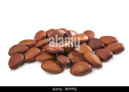 Johannisbrot Bohnen auf weißem Hintergrund Stockfoto