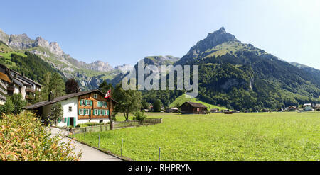 Engelberg, Schweiz - 30. Juli 2017: Natürliche Panorama auf das Tal Stockfoto