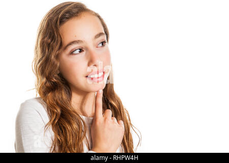 Schöne junge Mädchen denken oder eine Idee auf weißem Hintergrund Stockfoto