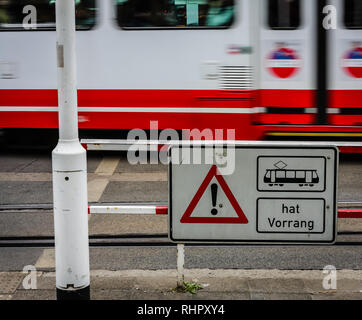Straßenbahn-Warnung Stockfoto