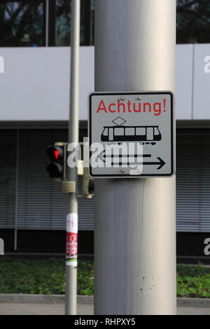 Straßenbahn-Warnung Stockfoto