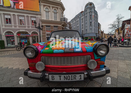 Stadt Plovdiv/Bulgarien: Trabant Kunst von Künstler der Berliner Mauer gemalt - Aussetzen in zentralen Platz in Plovdiv Stadt Stockfoto