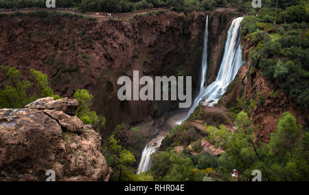 Ouzoud Wasserfälle (Cascades d'Ouzoud) im Grand Atlas Dorf Tanaghmeilt befindet sich in der Provinz Azilal in Marokko, Afrika. Stockfoto