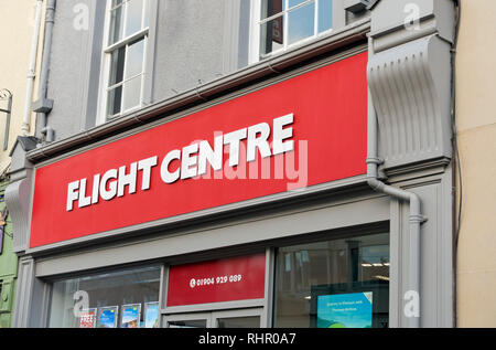 Nahaufnahme des Reisebüros Flight Center Reisebüro Ladenschild York North Yorkshire England Großbritannien GB Großbritannien Stockfoto