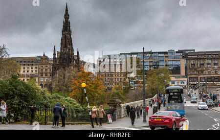 Das Scott Monument ist viktorianisch-gotisch im Stil einer Architektur und steht in Princes Street Gardens und feiert den Autor Sir Walter Scott Stockfoto