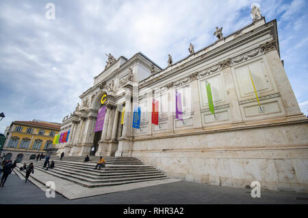 Blick auf den Palazzo delle Esposizioni. Die Ausstellung Palace ist ein neoklassizistischer Ausstellungshalle, Kulturzentrum und Museum an der Via Nazionale in Rom. Stockfoto