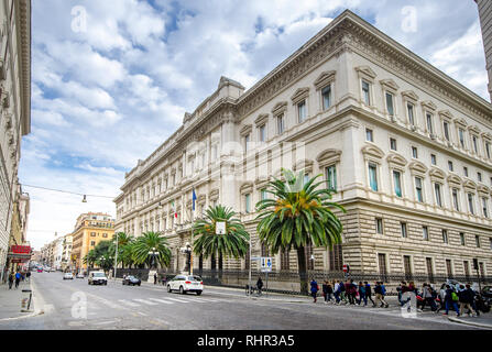 Die Bank von Italien, in Italienisch, bekannt als die Banca d'Italia im Palazzo Koch, Via Nazionale entfernt. Palazzo Koch ist eine Renaissance Revival Palace. Rom Stockfoto