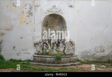 Salerno, Italien - FONTANA PALAZZO RUGGI D'Aragona (der Brunnen im Ruggi von Aragona Palace) Stockfoto