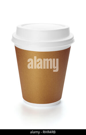 Das verfügbare Papier Kaffee Tasse mit Kunststoffdeckel, auf dem weißen Hintergrund isoliert, clipping path enthalten. Stockfoto