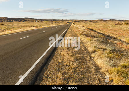 Asphalt Sainshand Zamiin-Uud in der Mongolei, Wüste Gobi Stockfoto