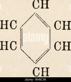 . Biochemie der Pflanzen. Pflanzenphysiologie; Botanische Chemie. 444 Siebenundsechz. Kap.: Omnicellulär vorkommende Zykl. Kohlenstoffverbindungen. Überaus häufig und in äußerst mannigfaltigen Erscheinungen auf. Da sterben fünfgliederigen cyclischen Verbindungen mit Ausnahme einiger Furan-Derivate nur der Gruppe des Pyrrols und Pyrrolidins angehören, sterben als stammsubstanzen von Alkaloiden bereits ein früherer Stelle your Behand-lung erfuhren, und die meisten Stickstoffhaltigen und sauerstoffhaltigen heterocyclischen Systeme gleichfalls einen anderen Ort in unserem System erhielten, so verbleiben u Stockfoto