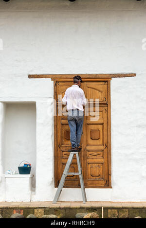 CALI, Kolumbien - Juni, 11: Arbeiter arbeitet die historische Kirche La Merced in Cali, Kolumbien am 11. Juni 2016 zur Wiederherstellung Stockfoto