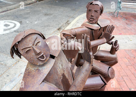 CARTAGENA, KOLUMBIEN - 24. Mai: zwei Statuen mit Alkohol in Cartagena, Kolumbien am 24. Mai 2016 Stockfoto