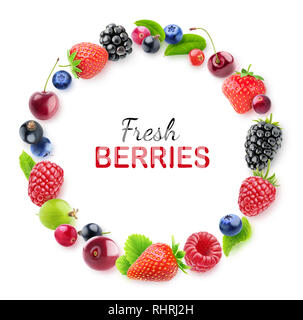 Isolierte Beeren Rahmen. Design Element von frischen Beeren (Erdbeere, Kirsche, Brombeere, Himbeere und andere) isoliert auf weißem Hintergrund mit clipp Stockfoto