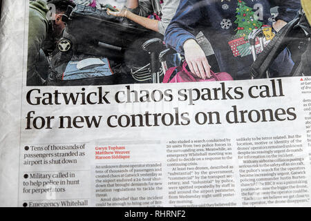 "Gatwick chaos Funken Aufruf für neue Kontrollen für Guardian Startseite Zeitung Drohnen "Schlagzeile an Weihnachten in London UK vom 21. Dezember 2019 Stockfoto