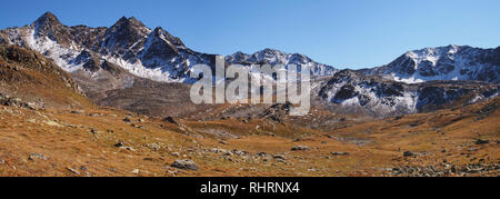 Seen und Gipfel der Schweizer Nationalpark, Schweiz, im Sommer Stockfoto